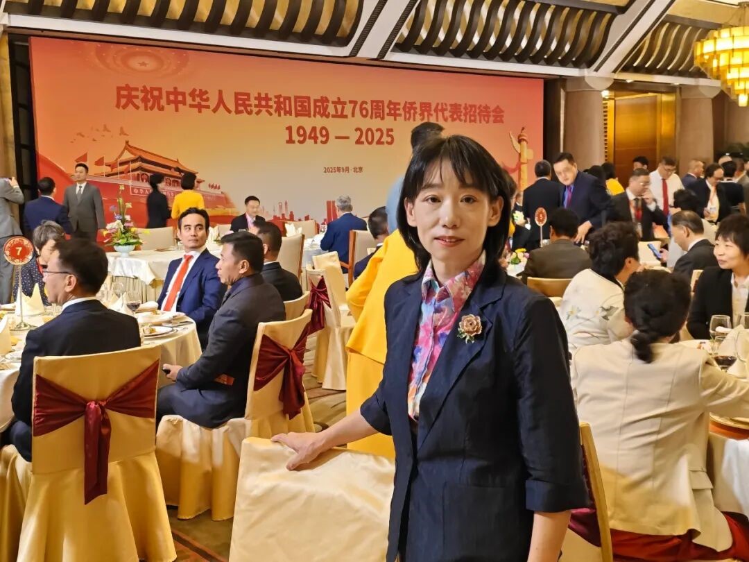 我校市侨联委员、艺术学院教师庄雪阳应邀出席侨界代表国庆招待会